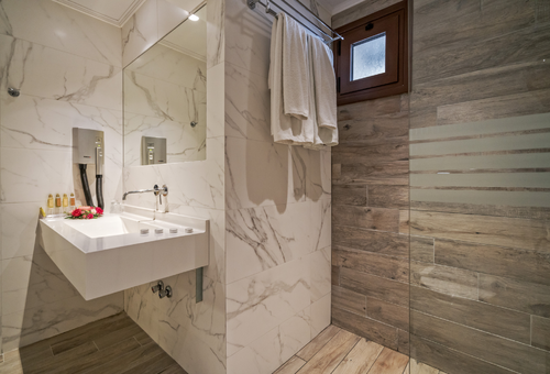 Badezimmer des Hotel Lagomandra Beach, Chalkidiki