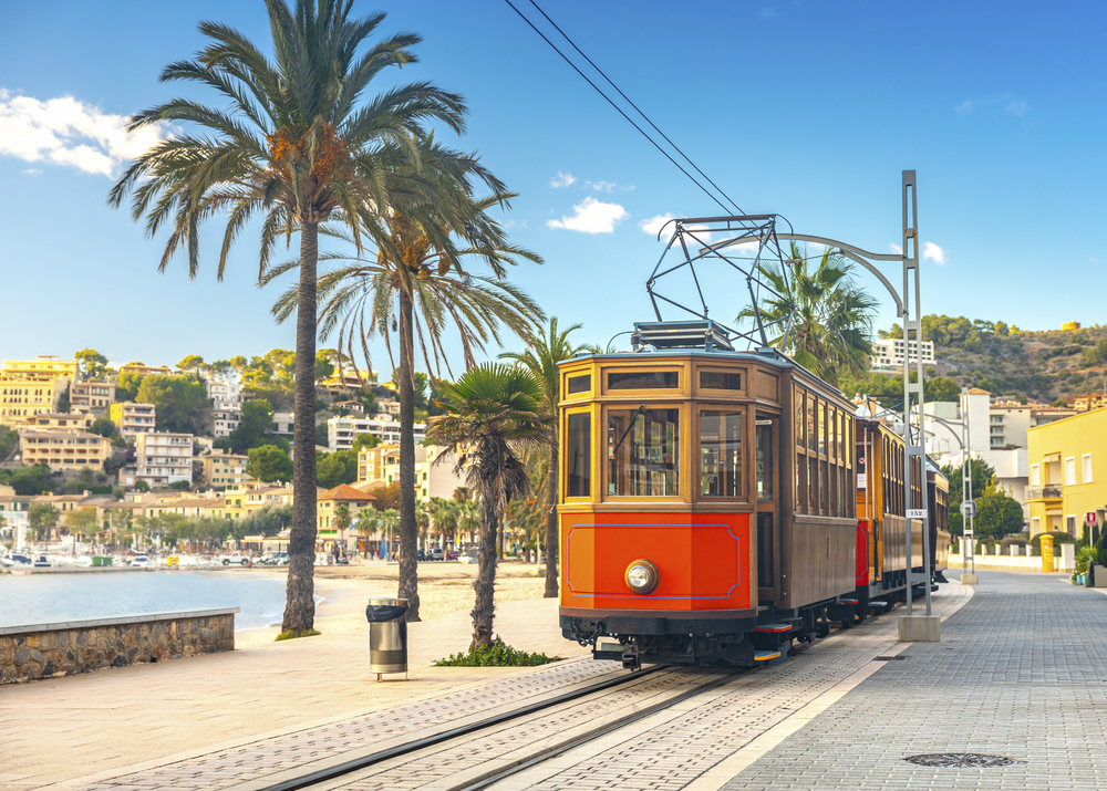 Orangenbahn von Soller nach Port de Soller, Mallorca, Spanien